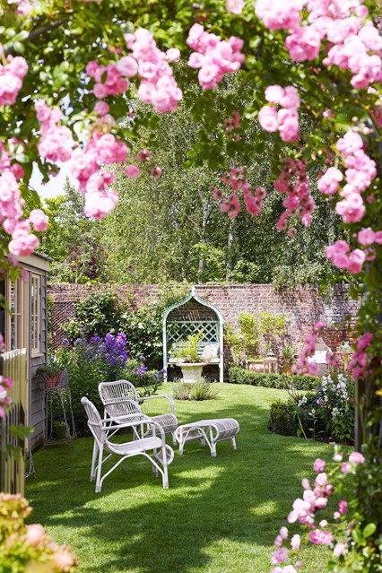 Lovely Small French Style Garden Design