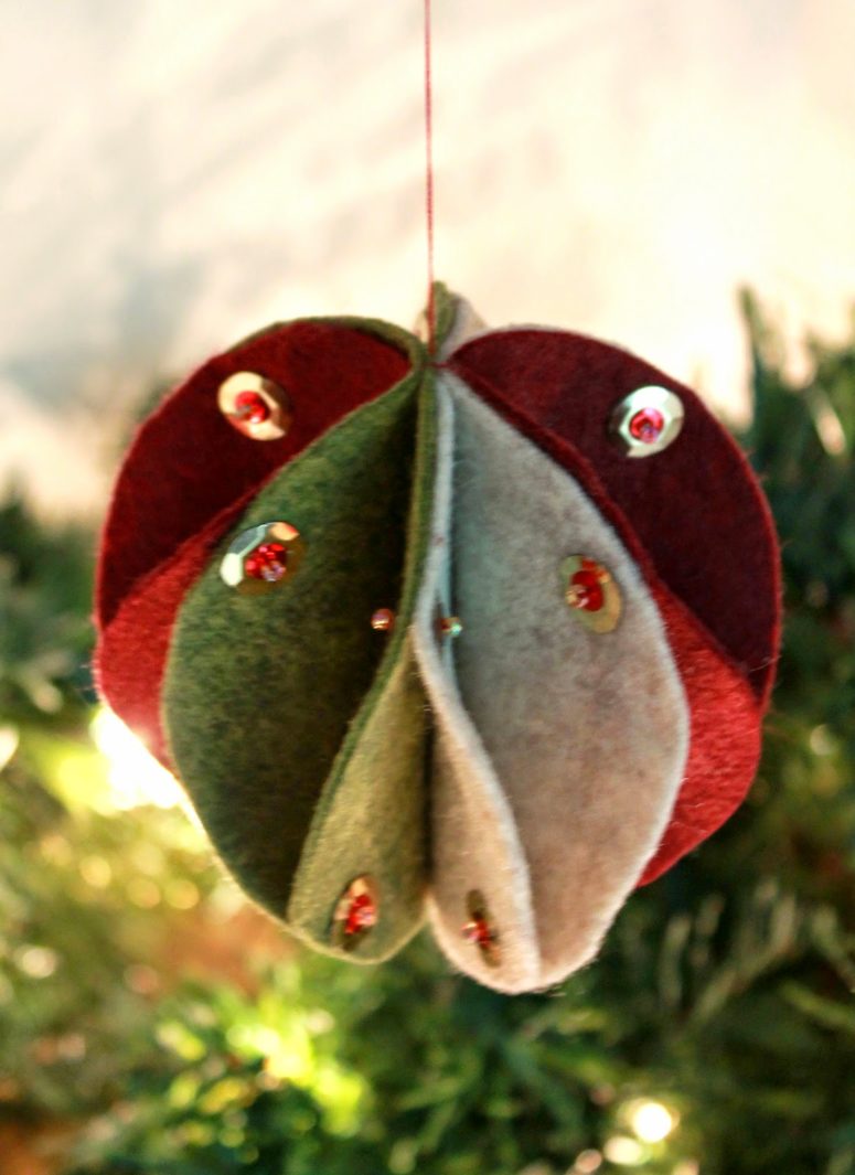 70 DIY Felt Christmas Tree Ornaments - Shelterness