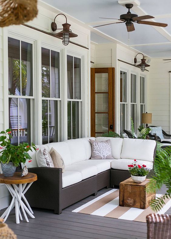 27 Screened And Roofed Back Porch Decor Ideas - Shelterness