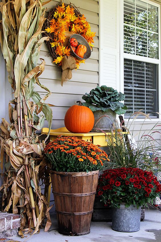 25 Outdoor Fall Décor Ideas That Are Easy To Recreate - Shelterness