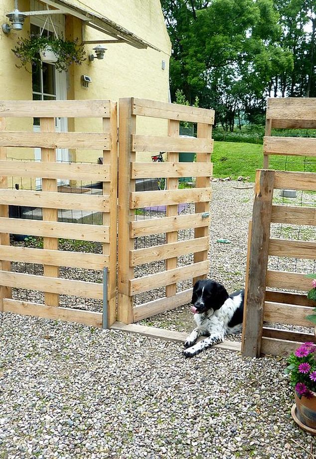 8 Cool And Easy DIY Pallet Fences To Build Yourself ...