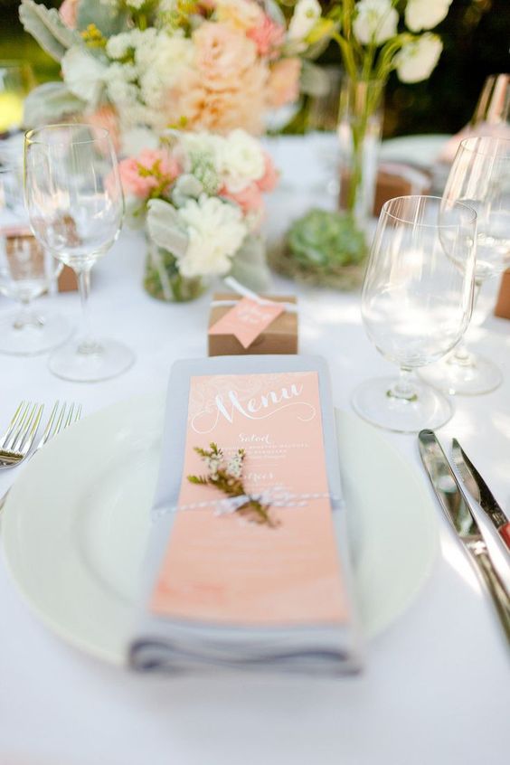 soft lavender color and blush details are amazing for a spring table
