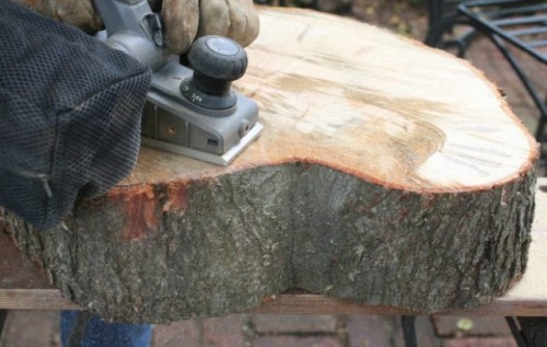DIY Rustic End Table From Tree Stump Slice - Shelterness