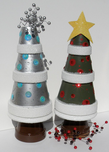 DIY Tabletop Christmas Trees From Terra-Cotta Pots - Shelterness