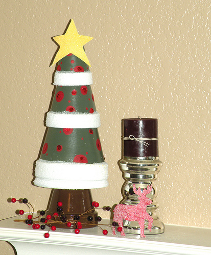 DIY Tabletop Christmas Trees From Terra-Cotta Pots - Shelterness