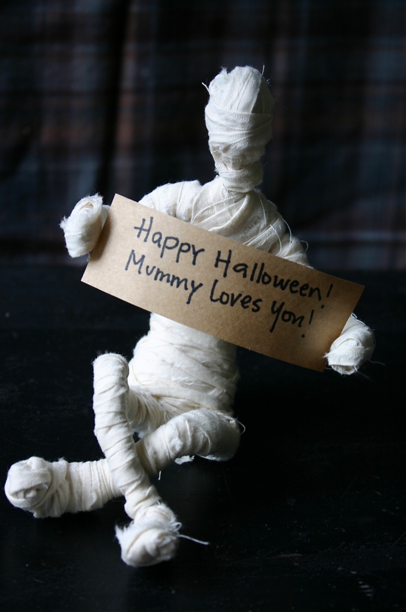 Picture Of Diy Tabletop Mummies For Halloween Decorating