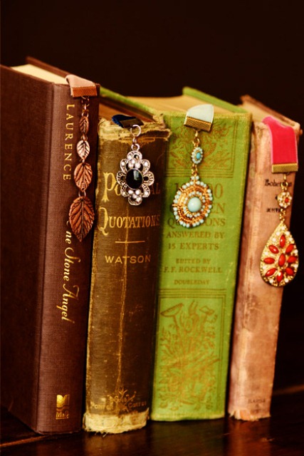Exquisite DIY Bookmarks With Jewelry - Shelterness
