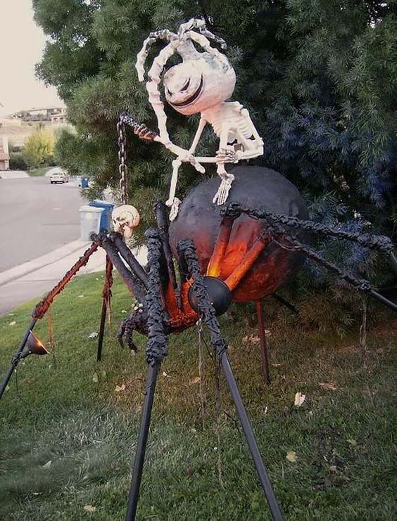 a giant spider with a skeleton rider is a very scary prop for Halloween, make one to throw a cool party