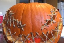 a pumpkin lantern with twine is a scary and easy decoration for Halloween