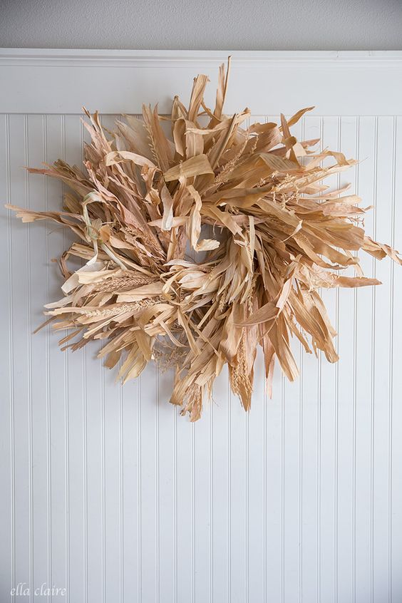 a rustic fall wreath of dried husks and wheat is a cool and budget friendly fall decoration