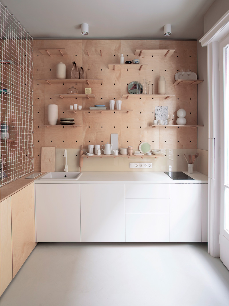 clever pegboard shelving that can easily be adjusted