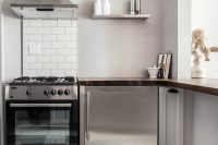 Stainless teel appliances works well with a light gray kitchen cabinets