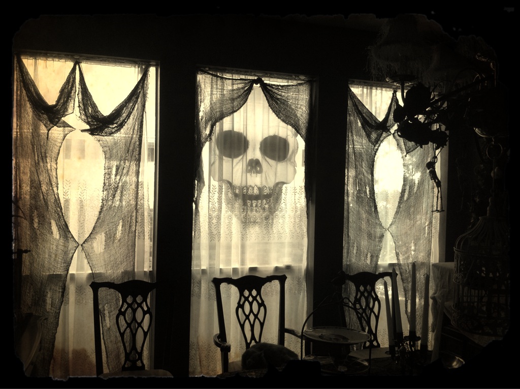 ideas to decorate windows with silhouettes on halloween