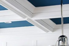a contrasting navy and white ceiling with molding is a gorgeous idea to add color to the space and make it dimensional