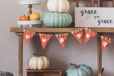 a pumpkin pie garland of felt is a very whimsy and quirky decor idea for Thanksgiving