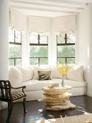 50 Cool Bay Window Decorating Ideas, Console Table In Front Of Bay Window