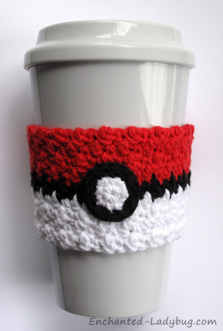 Poke ball cozy pattern (perfect for those who enjoy looking for these cute little critters) (via enchanted-ladybug.com)