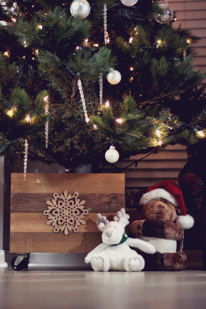 25 Great DIY Christmas Tree Stands And Bases - Shelterness