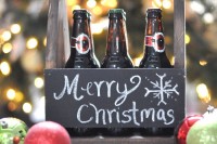 diy-chalkboard-beer-caddy-to-leave-messages-1
