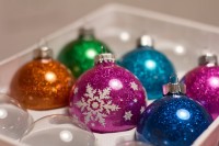mess free glitter ornaments