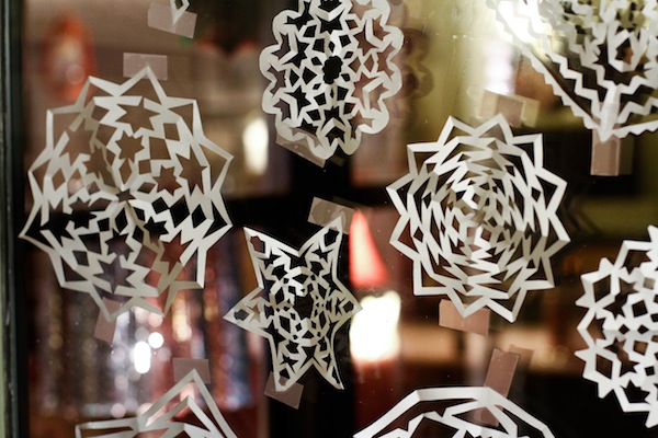 paper snowflakes (via blogalacart)