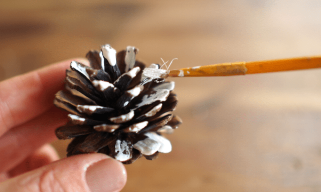DIY Sugarplum Christmas Pinecone Garland