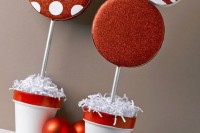 sparkling-diy-christmas-ornament-topiaries-2