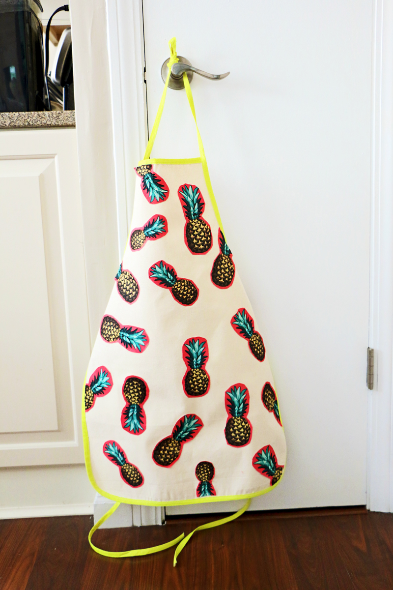 pineapple apron (via blitsy)