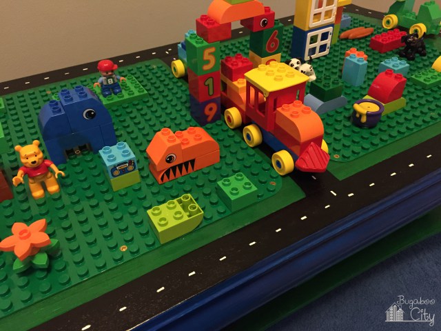 big LEGO table (via bugaboocity)
