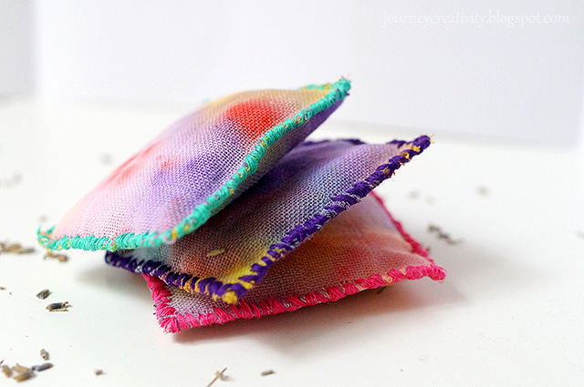 DIY Ombre Lavender Sachets For Closets And Drawers