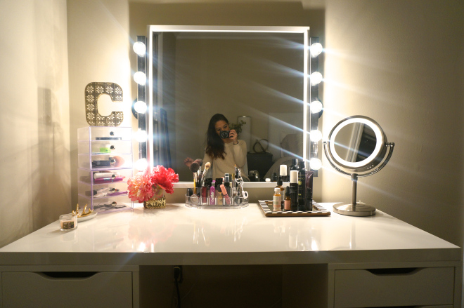 DIY makeup vanity lights (via made2style)