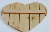 diy-heart-shaped-valentine-door-hanger-2