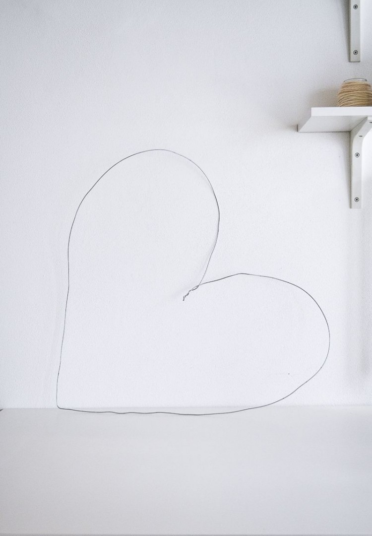 DIY String Heart Wall Art For Valentine’s Day