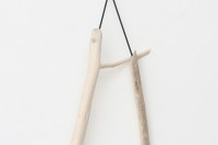 simple-diy-marshmallow-sticks-using-driftwood-3
