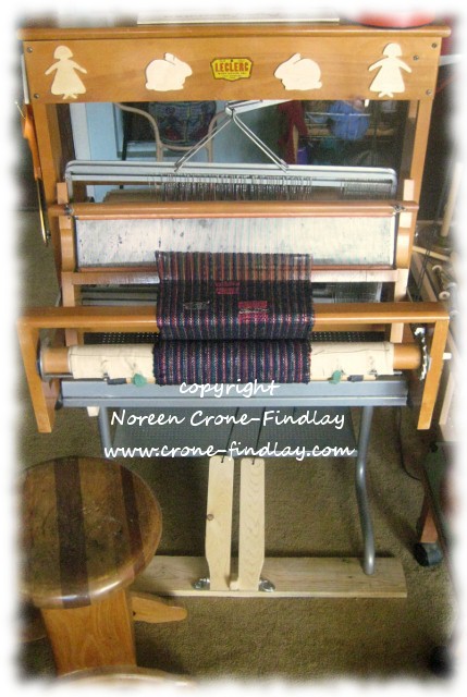 DIY loom stand