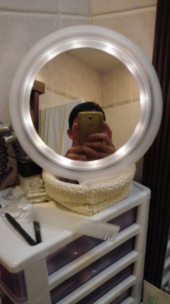 DIY ligthed vanity mirror (via ikeahackers)