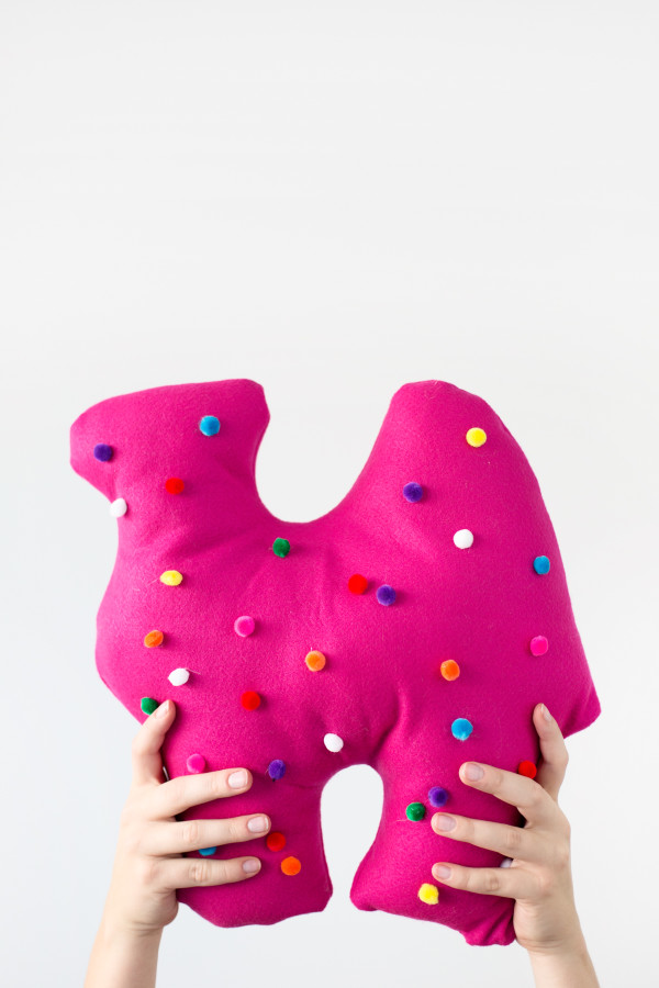 Picture Of bold diy circus animal cookie pillows  2