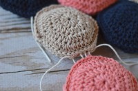 diy-crocheted-hexie-puff-seat-cushion-5