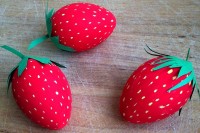 DIY strawberry eggs