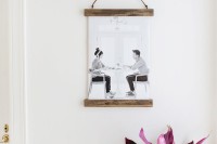 easy-diy-poster-hanger-for-your-photos-1