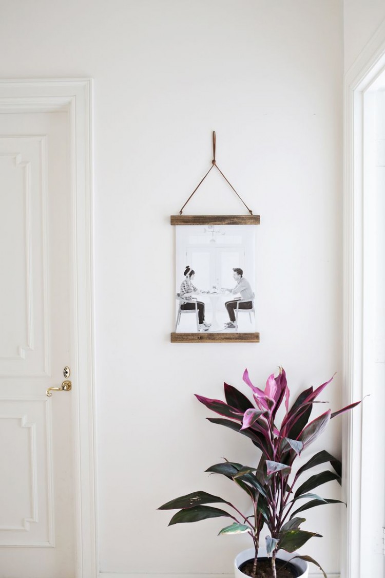 Easy DIY Poster Hanger For Your Photos