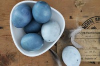 how-to-dye-eggs-with-blueberry-jam-for-easter-1