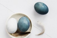 how-to-dye-eggs-with-blueberry-jam-for-easter-3