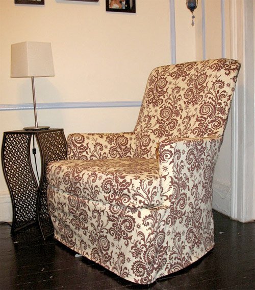 DIY reading chair slipcover (via apartmenttherapy)