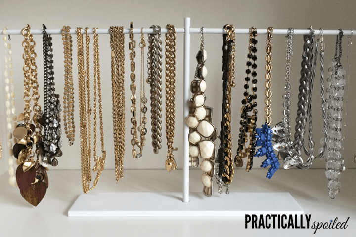 DIY jewelry stand (via practicallyspoiled)