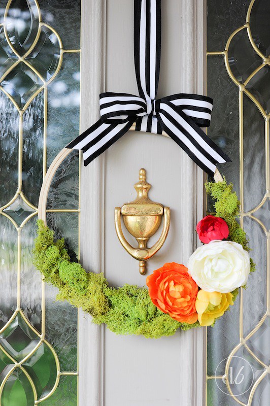 DIY floral wreath (via dwellbeautiful)