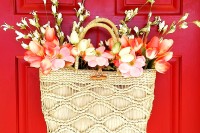 DIY straw bag with flowers