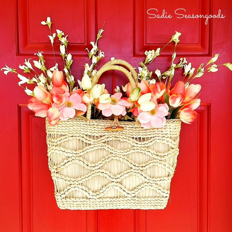 DIY straw bag with flowers (via sadieseasongoods)