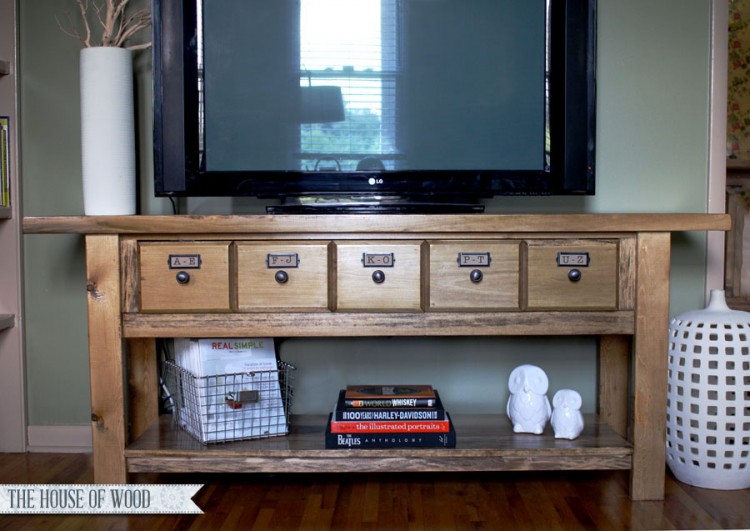DIY TV console (via jenwoodhouse)