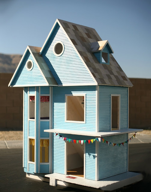 DIY dreamy dollhouse for girls (via kikicomin)